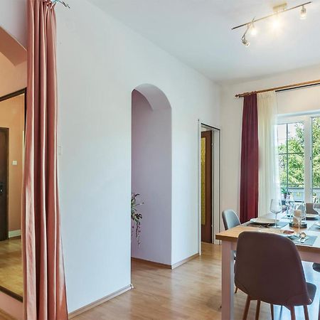 2 Bedroom Beautiful Apartment In Valtura Екстериор снимка