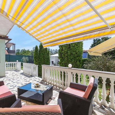 2 Bedroom Beautiful Apartment In Valtura Екстериор снимка