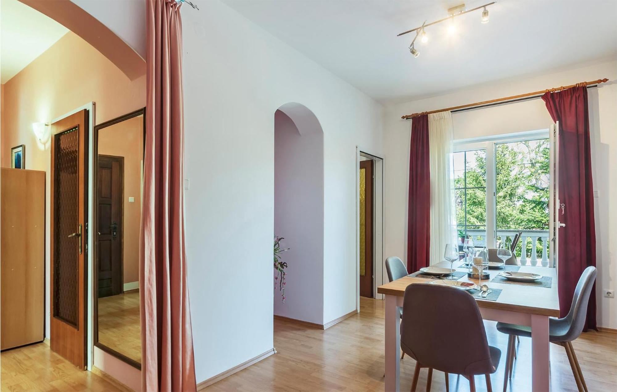 2 Bedroom Beautiful Apartment In Valtura Екстериор снимка
