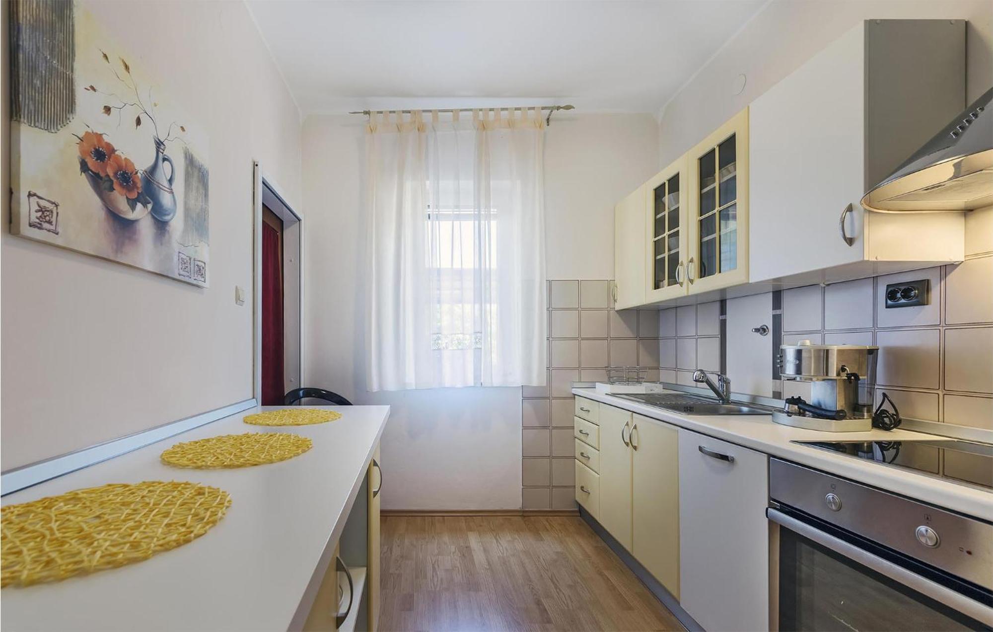 2 Bedroom Beautiful Apartment In Valtura Екстериор снимка