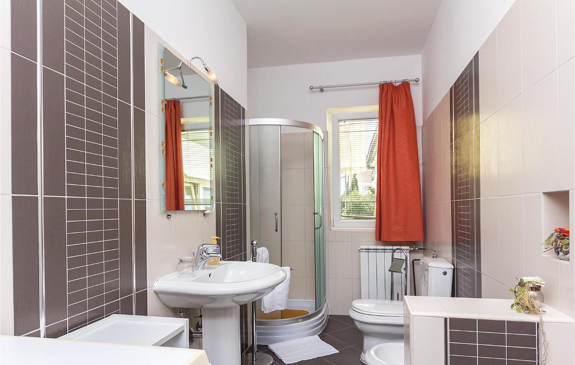 2 Bedroom Beautiful Apartment In Valtura Екстериор снимка