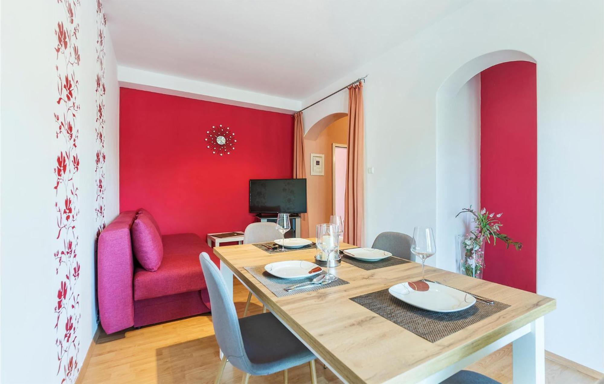 2 Bedroom Beautiful Apartment In Valtura Екстериор снимка